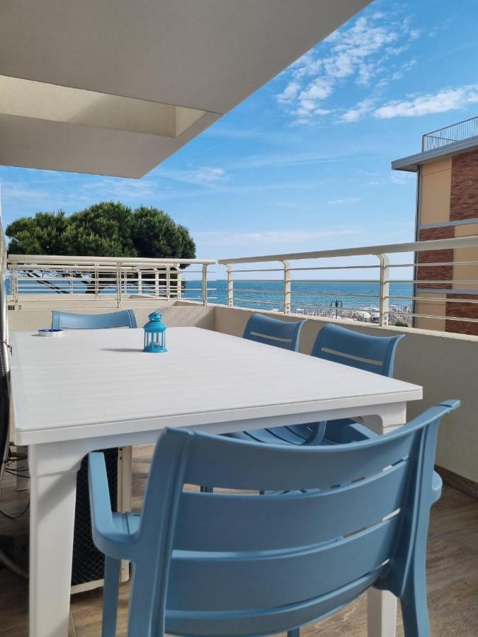 Sea View Apartment With Swimming Pool Lido di Jesolo Kültér fotó