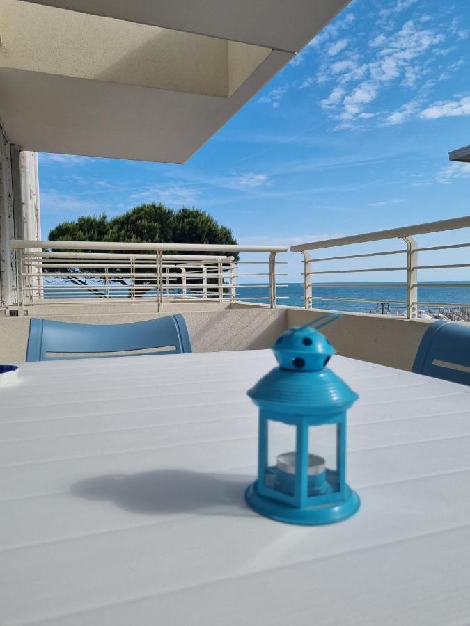 Sea View Apartment With Swimming Pool Lido di Jesolo Kültér fotó