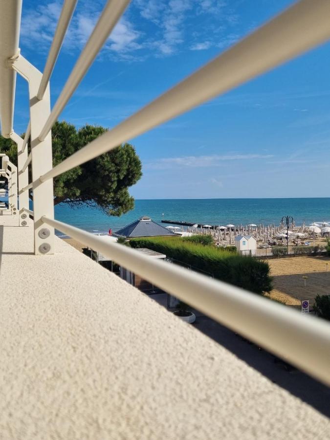 Sea View Apartment With Swimming Pool Lido di Jesolo Kültér fotó