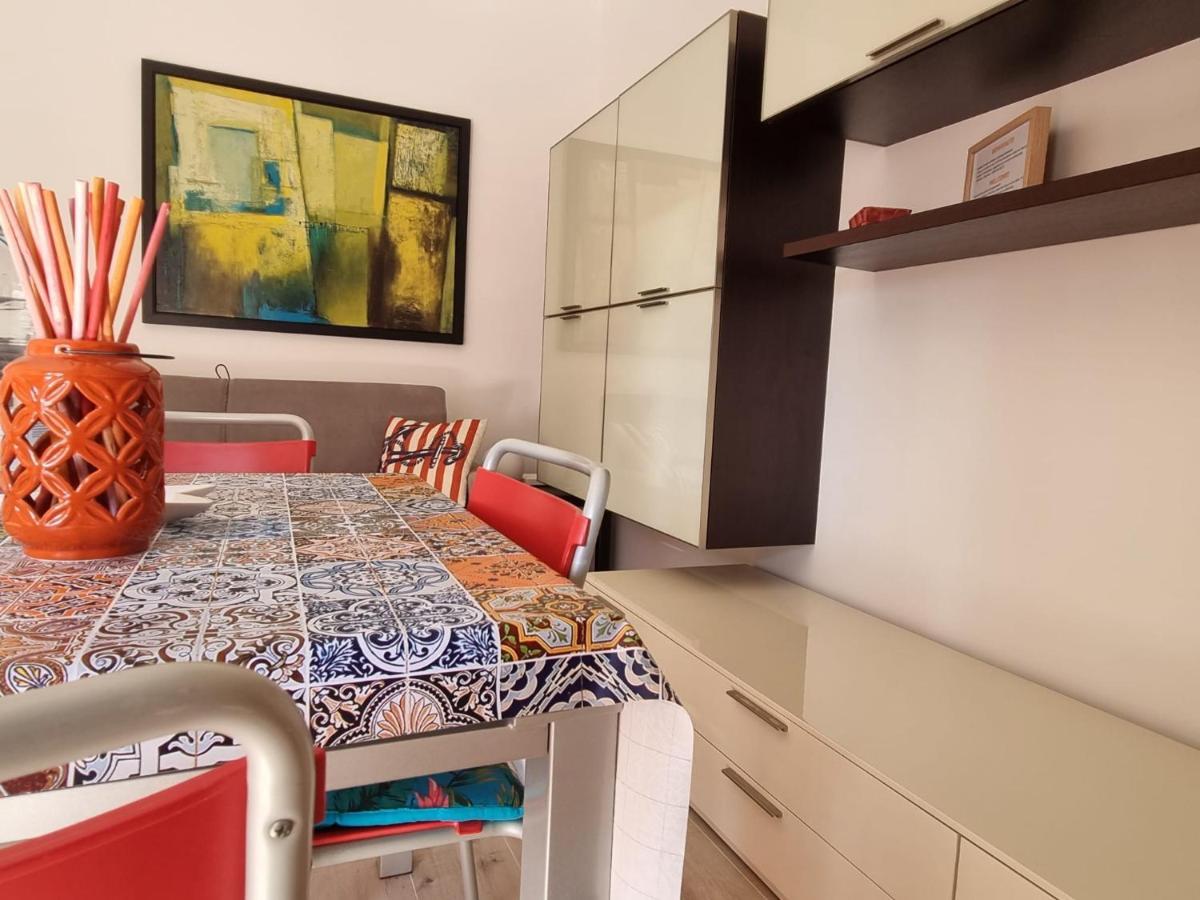 Sea View Apartment With Swimming Pool Lido di Jesolo Kültér fotó