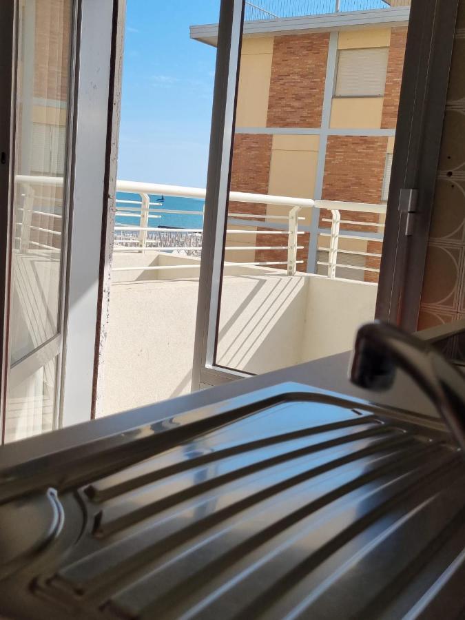 Sea View Apartment With Swimming Pool Lido di Jesolo Kültér fotó